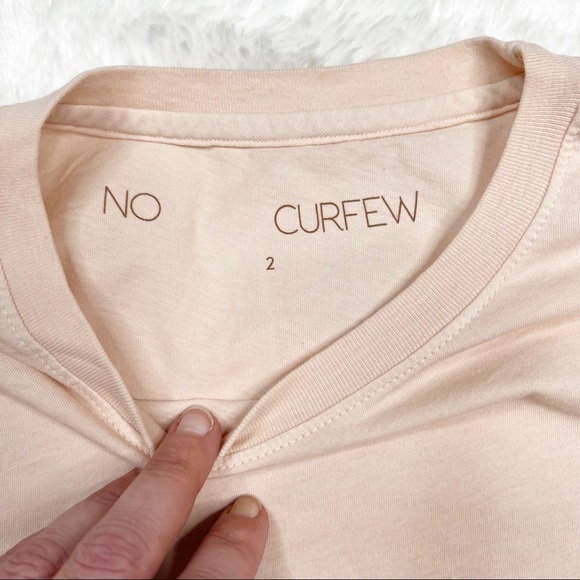 No Curfew San Francisco Skyline Crewneck Graphic Short Sleeve T-Shirt Blush Sz S - Picture 4 of 6